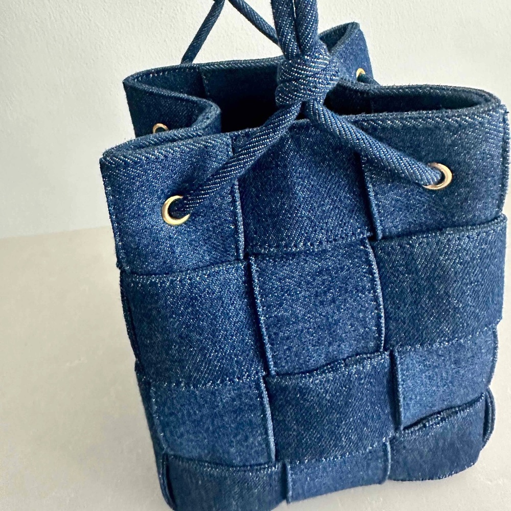 BOTTEGA VENETA Small Cassette Cross-Body Bucket